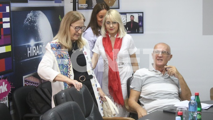 Poziv na ostavke u REM